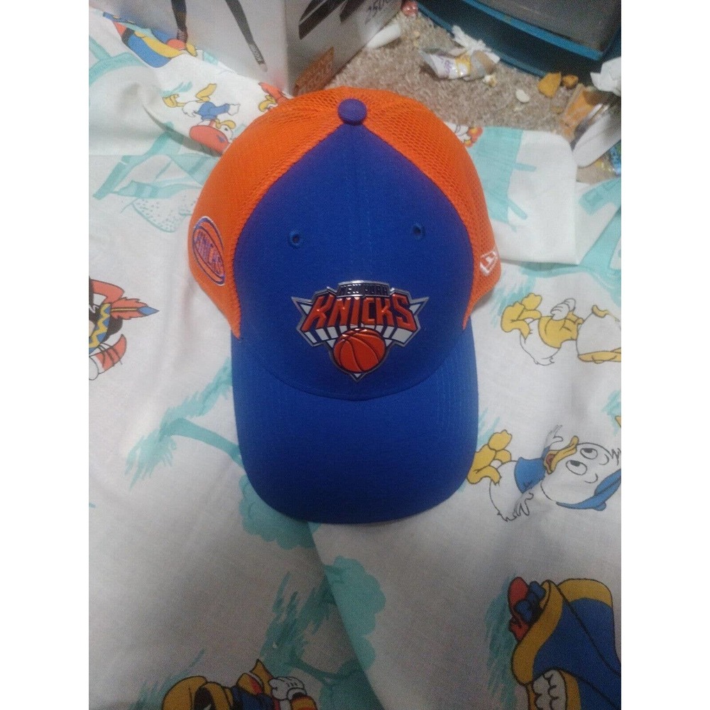 New Era Knicks Hat Mens Medium / Large. Blue NBA New York Team